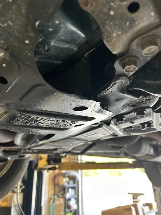 Roberts Auto Repair Picture 6