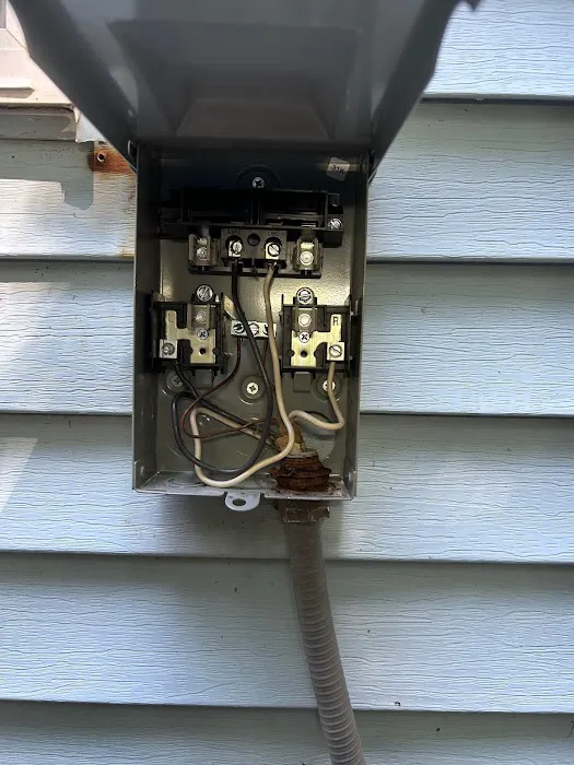 LYON HEATING AND AIR CONTRACTORS LLC Picture 8