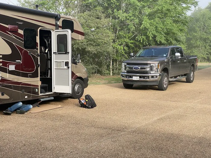 Mobile RV Repair Tech Picture 3