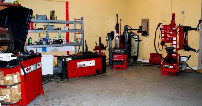 Auto Repair Center Picture 1