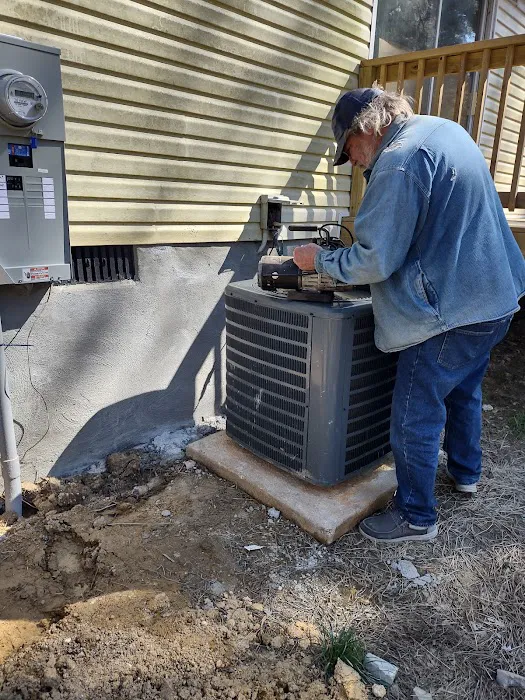 Dean's Heating and Air Services Picture 2