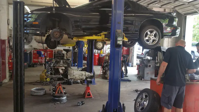 E & E Automotive Picture 3