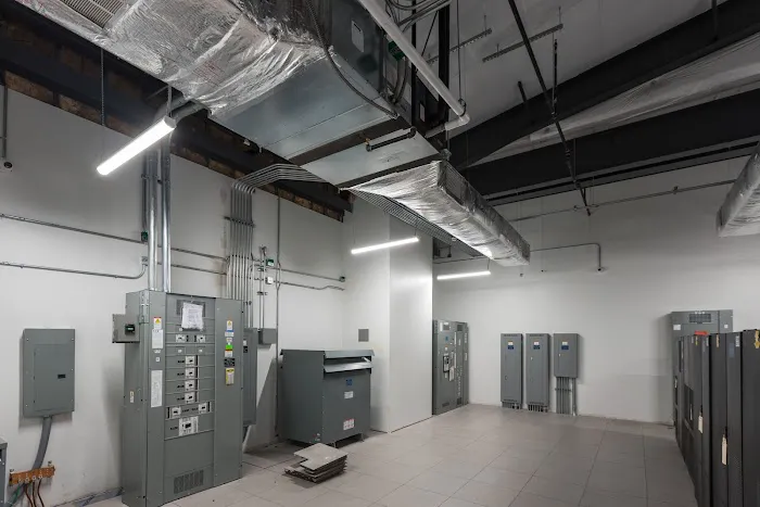 Lee Company Picture 2