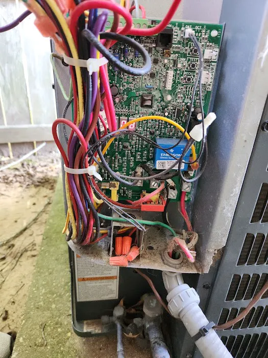 Central Heating & A/C Repairs Picture 3