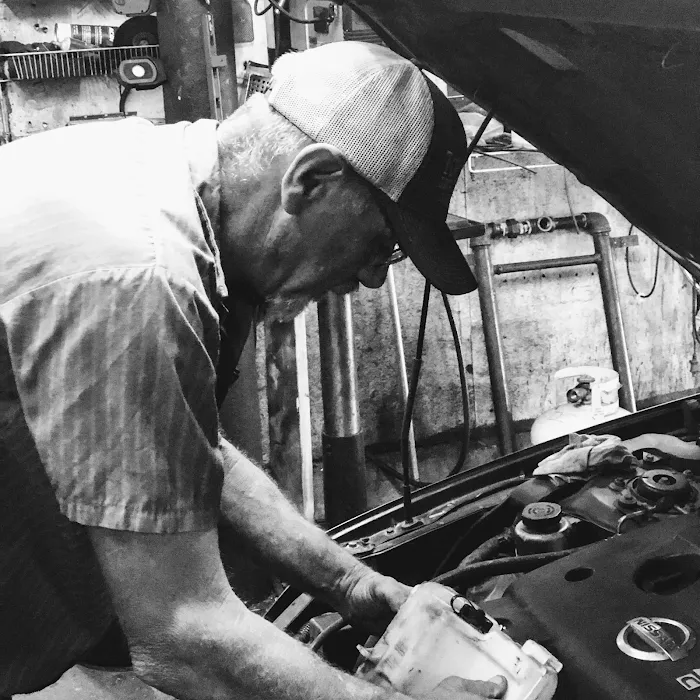 Charlie's Service Center Picture 6