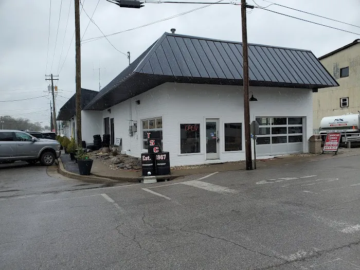 Thompson's Tire & Service Center Picture 2