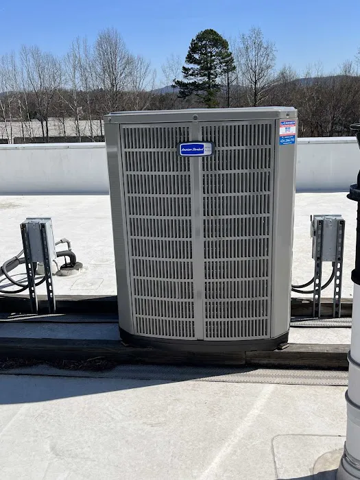 Monticello Air Picture 1