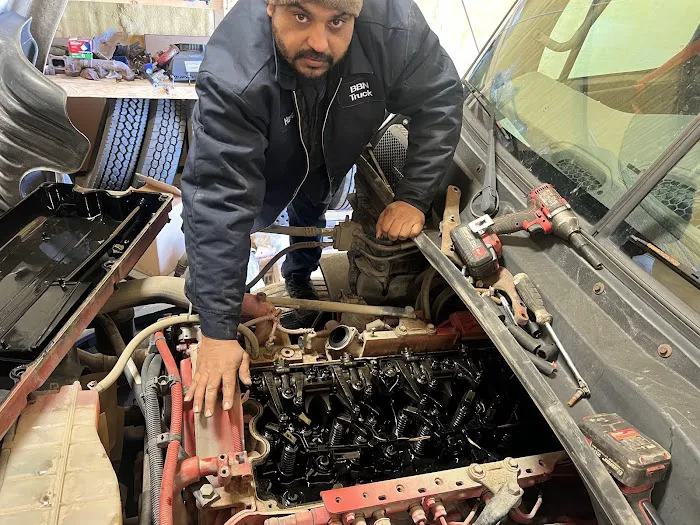Bbn truck and trailer repair shop Picture 2