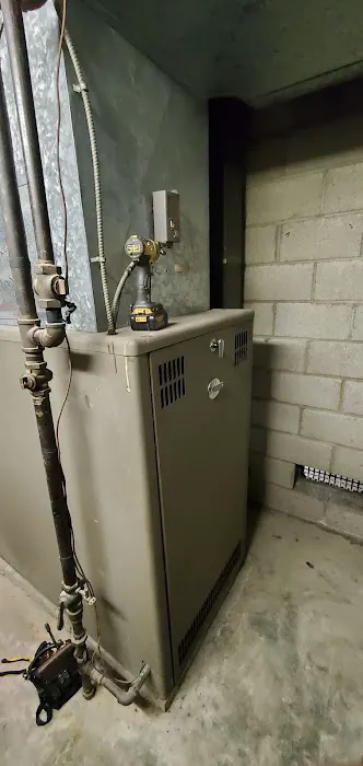 Vic's Heating & Air Conditioning Picture 2