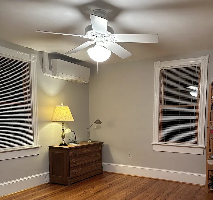 Royal Aire Picture 4