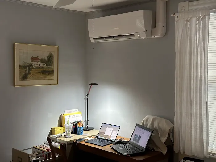 Royal Aire Picture 3