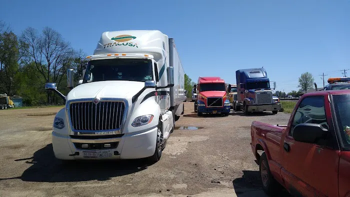 Lytle Truck And Auto Repair Picture 4