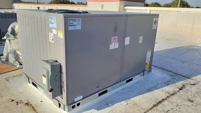 Powerful Technician Services Air conditioning Picture 4