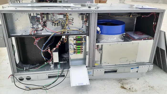 Powerful Technician Services Air conditioning Picture 9