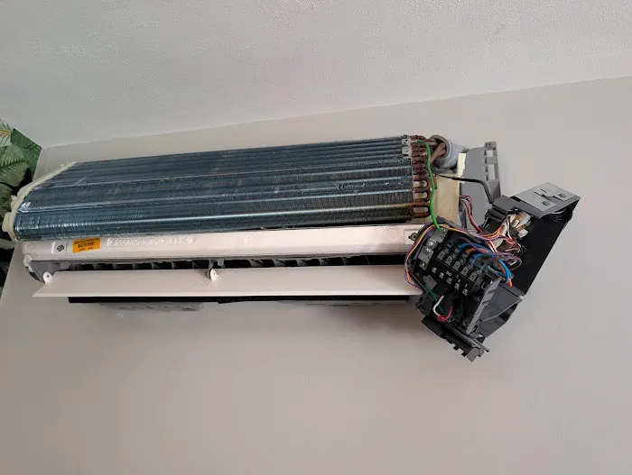 I Know A Guy AC Picture 3