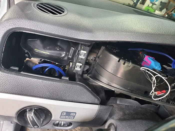 Johnny's Auto Repair Picture 1