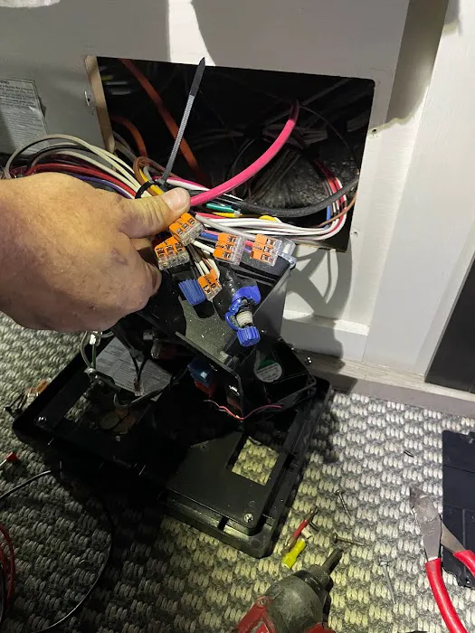 SUNDOWNER RV SERVICE & TRANSPORT Picture 4