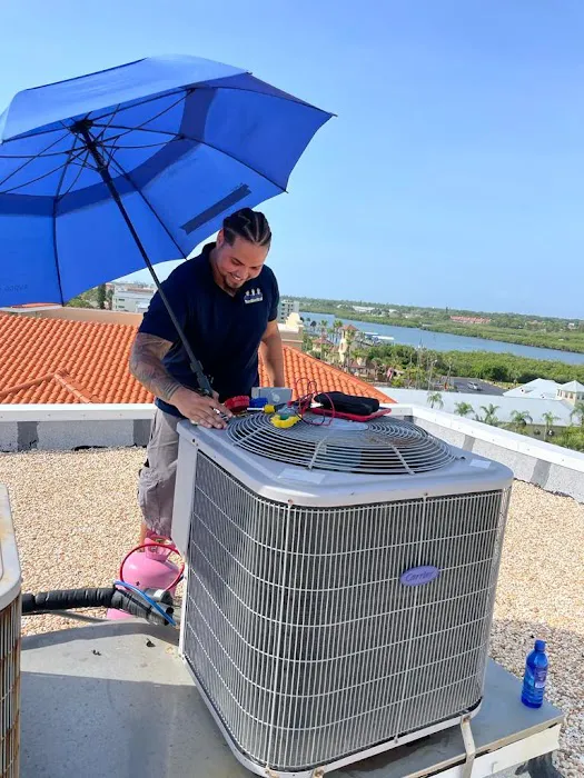 Three Guys AC Largo Picture 9