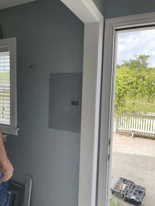 Othniel Electric llc Picture 1