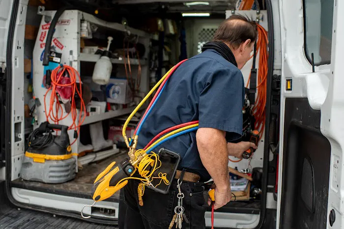 Charlie's Tropic Heating & Air Conditioning Picture 4