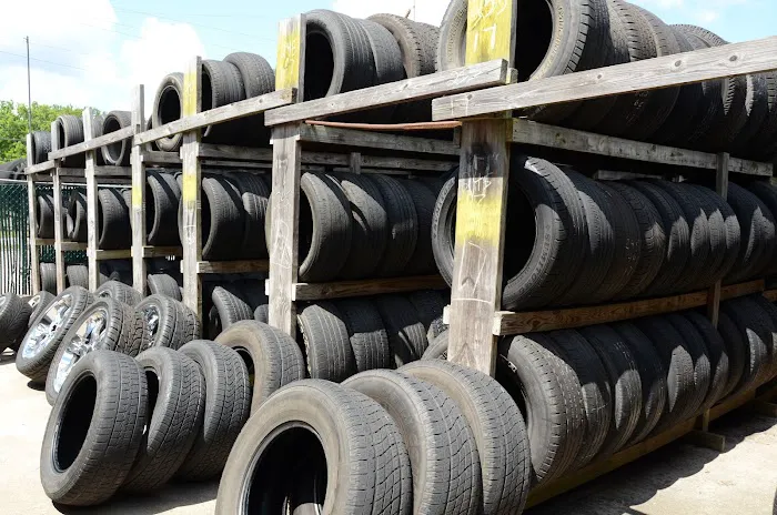 DISCOUNT AUTO REPAIR Picture 1