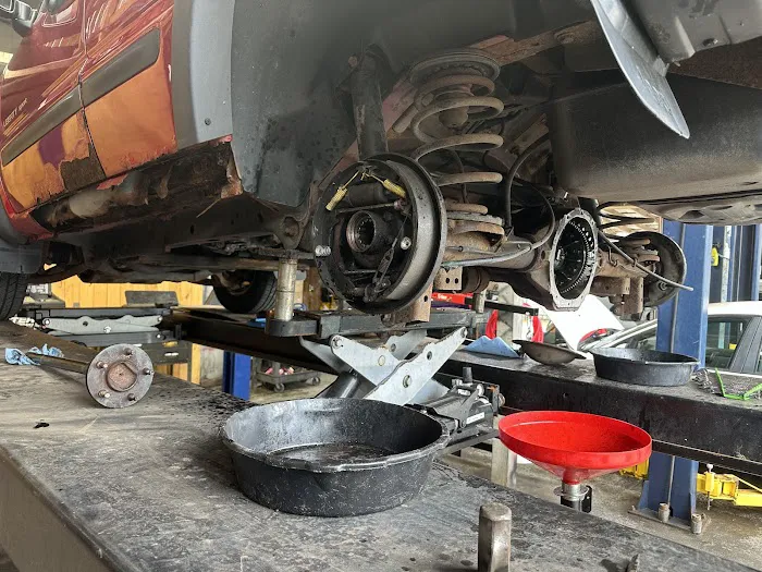 DISCOUNT AUTO REPAIR Picture 7