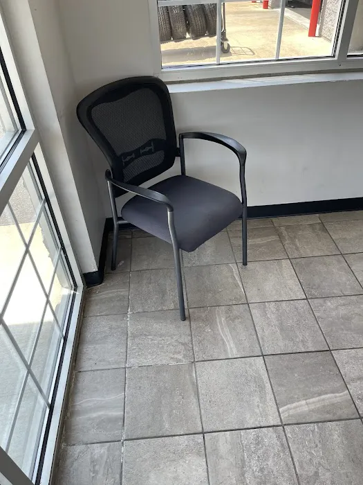 Express Oil Change & Tire Engineers Picture 5