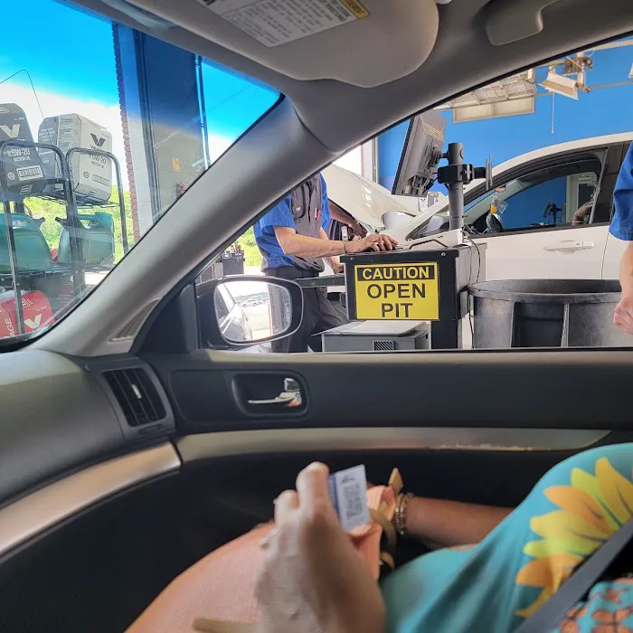 Express Oil Change & Tire Engineers Picture 9