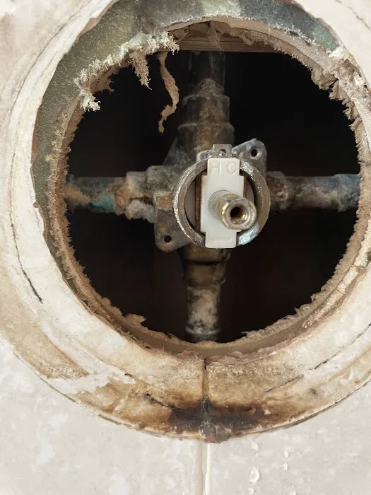 I Need The Plumber & Air Conditioning Picture 1