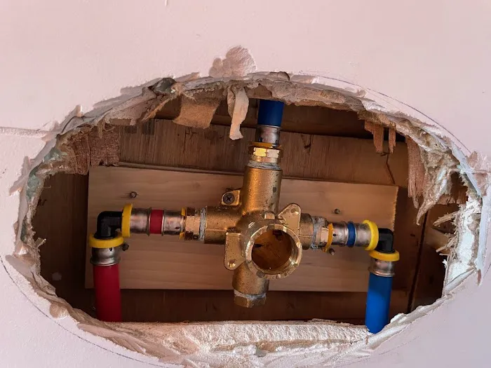 I Need The Plumber & Air Conditioning Picture 7