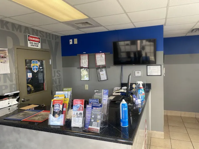 Express Oil Change & Tire Engineers Picture 3