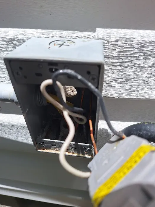 Thompson & Thompson Service Group Picture 2