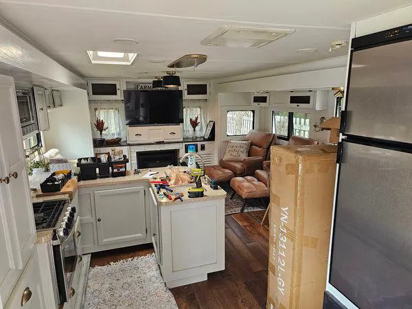 Reliable R.V Repair Picture 2