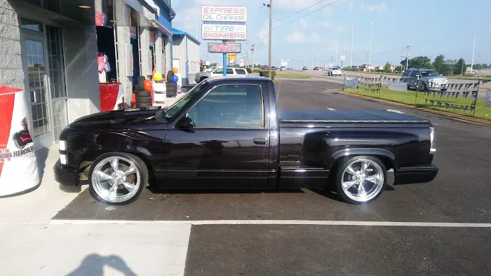 Express Oil Change & Tire Engineers Picture 2