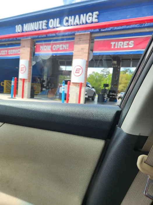 Express Oil Change & Tire Engineers Picture 3