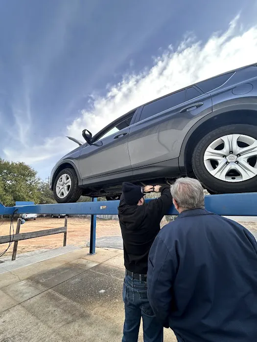 L & L Auto Service Picture 2