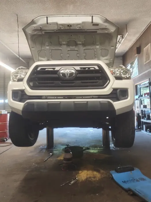 Thomas Garage Picture 2