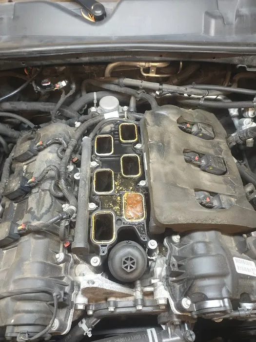 Thomas Garage Picture 5