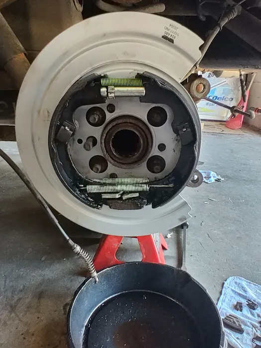 Thomas Garage Picture 3