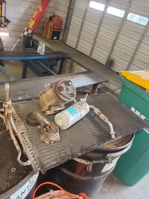 Thomas Garage Picture 8