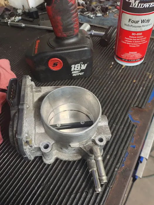 Thomas Garage Picture 6