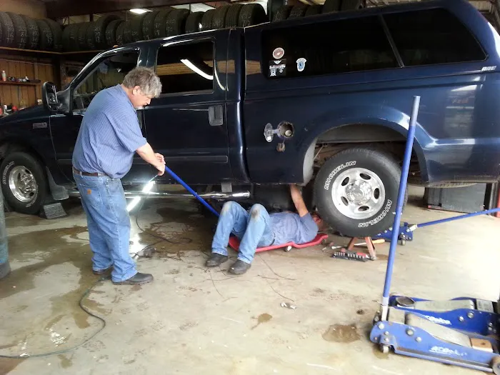 Del's Automotive Picture 3