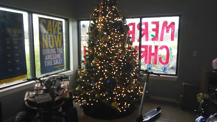 Sandy's Tire Service & Accessories Center LLC Picture 9