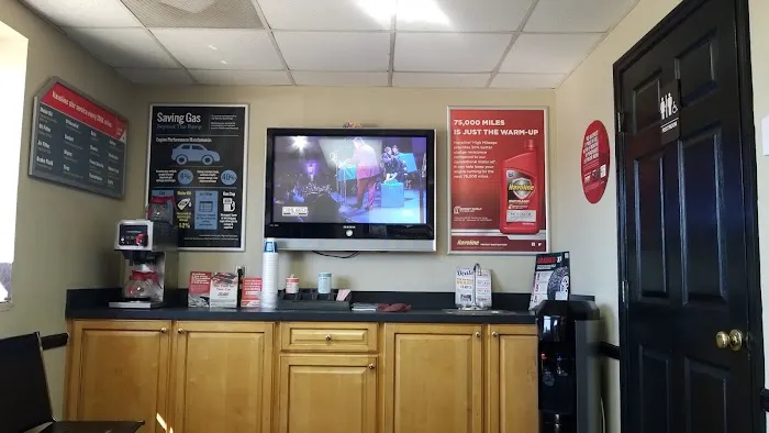 Express Oil Change & Tire Engineers Picture 3