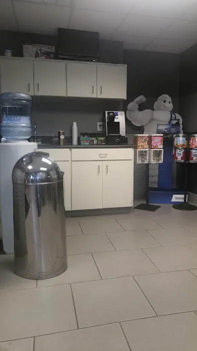 Express Oil Change & Tire Engineers Picture 7