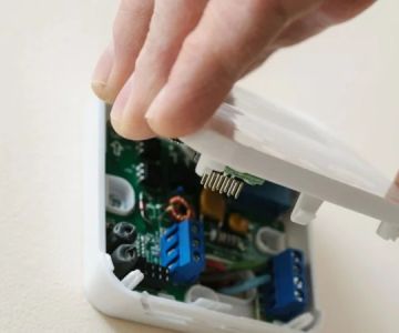 How to Repair a Broken Thermostat in Your Air Conditioning System